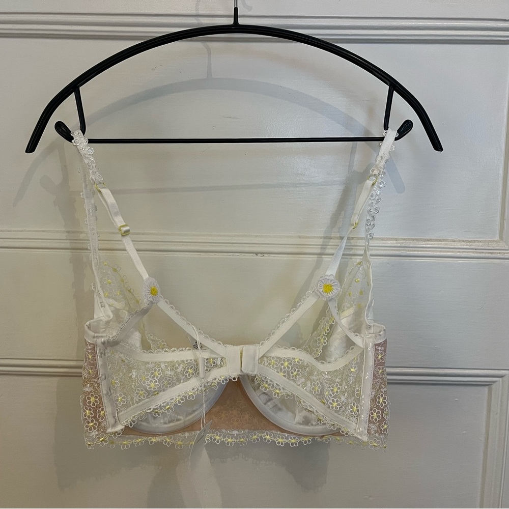 New For Love and Lemons 3D Daisy Underwire Bra - 34DD / White - Picture 4 of 6